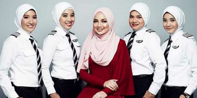 Desainer Malaysia Rancang Hijab Resmi Pilot Wanita AirAsia