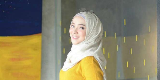 Inspirasi Busana Cerah untuk Temani Ngabuburit