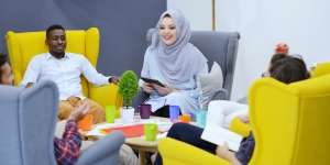 Cara Mudah Biar Tak Canggung Hadapi Orang Baru