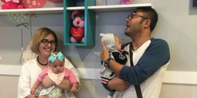Tingkah Anak Kembar Cynthia Lamusu-Surya Saputra Bikin Gemas
