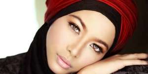 2 Rahasia Merias Wajah untuk Perempuan Berhijab