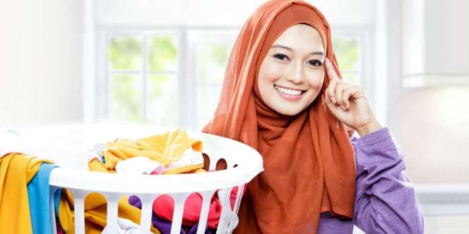Tips Menghilangkan Noda Makeup yang Menempel di Hijab
