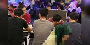 Remaja Non Muslim Tunda Pesan Makan Demi Tunggu Muslim Berbuka