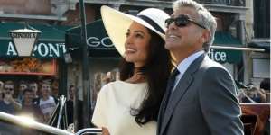 Biaya Melahirkan Amal Clooney Dikabarkan Capai Ratusan Juta