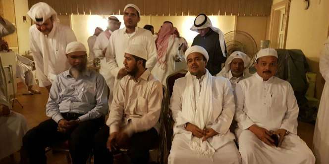 Beredar Foto Habib Rizieq Bertemu Sejumlah Tokoh di Saudi