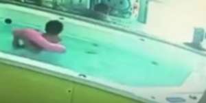 Geger Anak Balita Hampir Mati Tenggelam di Bak Mandi
