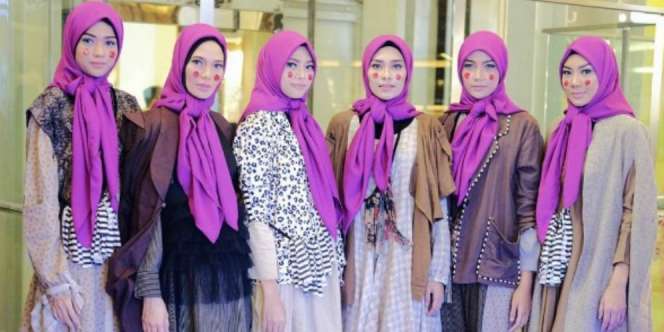 Kreativitas Tabrak Warna dan Motif dalam Harajuku Style