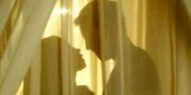 Suami Kaget, Pulang ke Rumah Lihat Istri Lakukan...