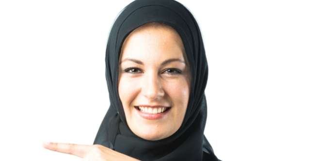 Gaya Hijab yang Cocok Dikenakan Bagi Pemilik Dahi Lebar