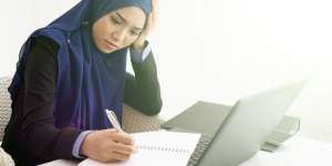 3 Dampak Stres yang Bisa Menyerang Saat Puasa