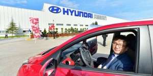 Masya Allah, CEO Hyundai Ikut Berpuasa