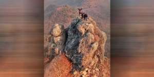 Selfie di Puncak Bukit, Masuk Jurang 100 Meter