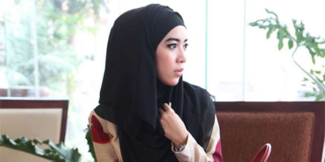 Pakai Kerudung Putih Bikin Muka Kusam? Hanya Mitos!