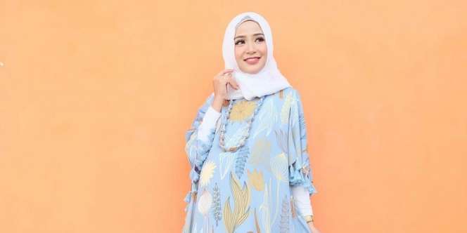Tutorial Hijab Putih yang Cantik dan Elegan dalam 60 Detik