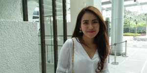 Foto Endorse Pakaian, Penampilan Ayu Ting Ting Jadi Sorotan