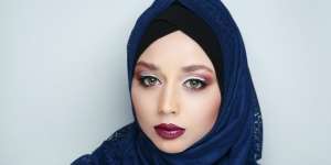 Tips Menghasilkan Riasan Bibir Lebih Tebal dengan Lip Liner