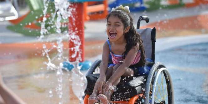 Kolam Renang Pertama di Dunia Khusus Disabilitas