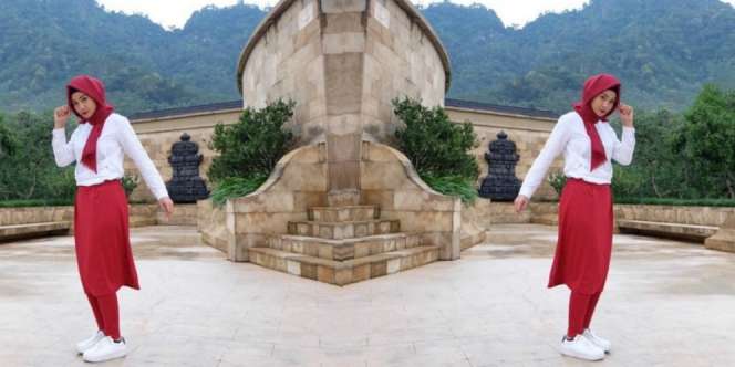 Tanpa Pentul, Begini Style Hijab Simpel dari Poppy Bunga