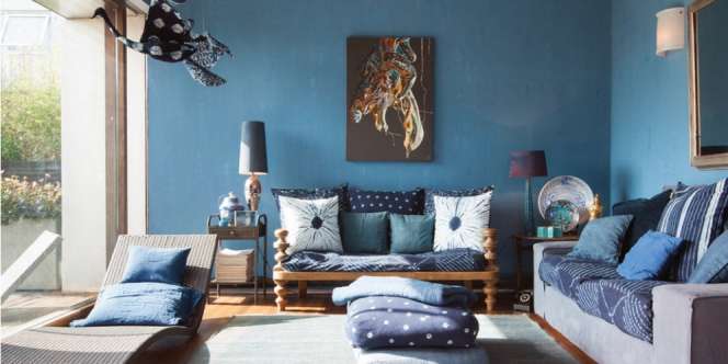 Ruang Keluarga Lebih Romantis dengan Permainan Warna Biru