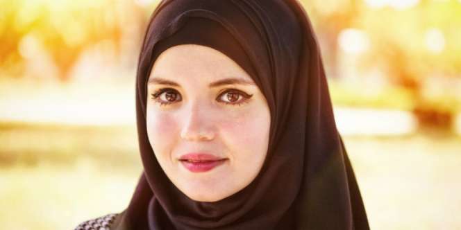 Trik Makeup Hilangkan Wajah Pucat karena Jam Tidur Berkurang