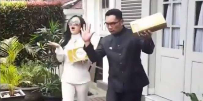 Kocak! Gaya 'Maju Mundur Cantik' Syahrini Bareng Ridwan Kamil