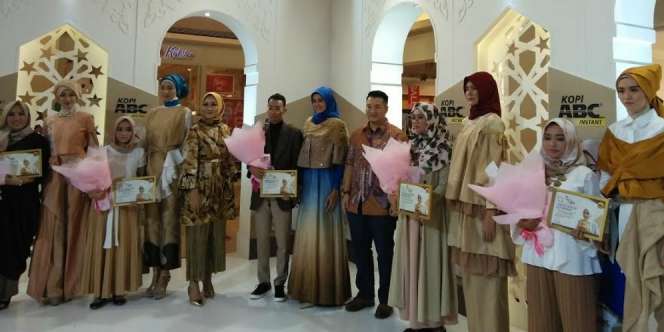 Desainer Muda Berbakat Sepanggung Fashion dengan Dian Pelangi