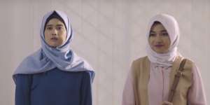 Melvy Tertegun Lihat Kara yang Datang Jenguk Bu Mira