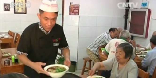 7 Tahun, Kedai Mie Ini Gratiskan Makanan Untuk Lansia