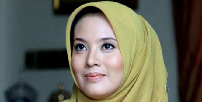 Cerita Elma Theana Jadi Tukang Pepaya