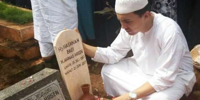 Datangi Makam Ibu, Sahrul Unggah Kalimat Mengharukan