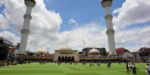 Cerita di Balik Teriakan Atap Masjid Runtuh