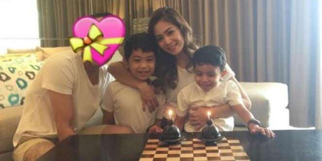 Baru Terungkap, Sosok Suami Bunga Zainal Hebohkan Netizen