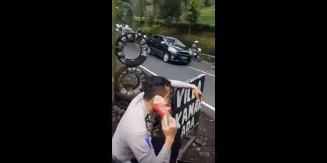 Kocak! Tak Bisa Lebaran Sama Ibu, Polisi Curhat Pakai Sandal