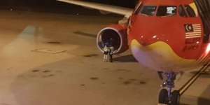 Diserang 2 Burung, Pesawat Air Asia Alami Ledakan Mesin