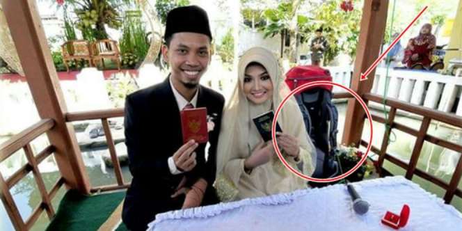 Cinta Traveling, Pasangan Ini Menikah dengan Mahar Tas Gunung