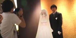 Tren Baru Jepang, Pria Nikahi Karakter Anime