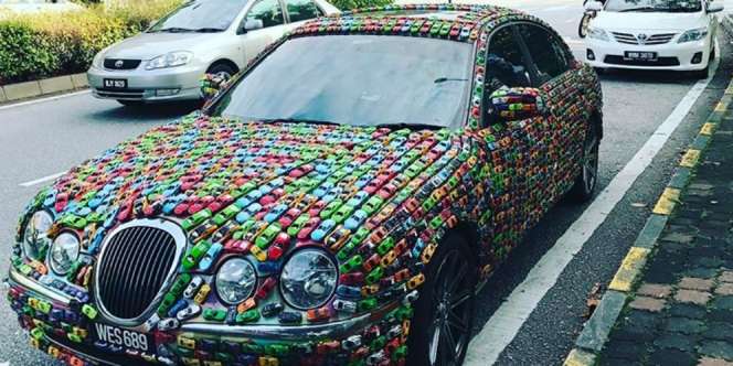Perlu 4.600 Mobil Mainan untuk Hias Jaguar, Hasilnya?