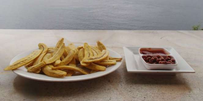 Traveling ke Ternate, Wajib Icip Pisang Goreng Mulut Bebek