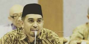 Pakai Peci, Glenn Fredly Terjun ke Dunia Politik?