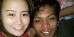 Wanita Cantik Ini Dirundung Gara-gara Pajang Foto Suami