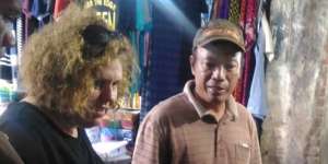 Turis Swiss Kepincut Pasar Banyuwangi