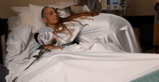 Mengharukan, Seorang Ibu Meninggal Usia Lihat Putrinya Wisuda