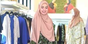 Kivitz: Koleksi Scarf Warna Netral yang Wajib Hijabers Miliki