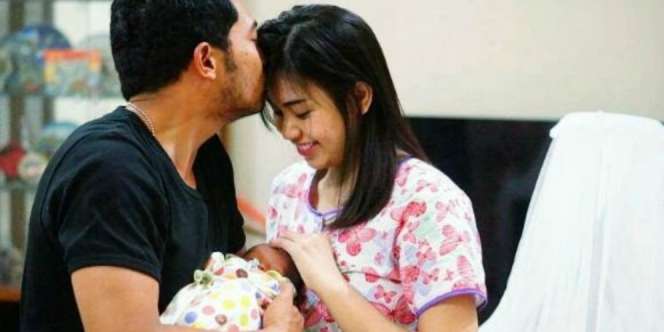 Sejak Melahirkan, Istri Yama Carlos Sudah `Pisah Rumah`