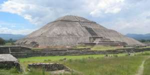 Terowongan Rahasia Ditemukan di Bawah Piramida Bulan, Isinya..