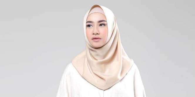 Dream Choice: Pilihan Gaya Busana Tampil Syari dengan Cape