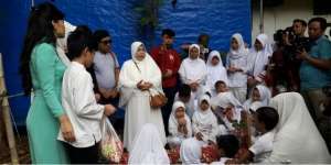 Lantunan Doa Anak-anak Yatim di Atas Pusara Jupe