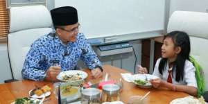 Diajak Sarapan, Azwar Anas Minta Maaf pada Siswi SMP