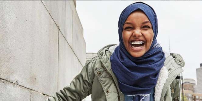 Luncurkan Hijab Denim, Merek Ternama Dunia Banjir Pujian