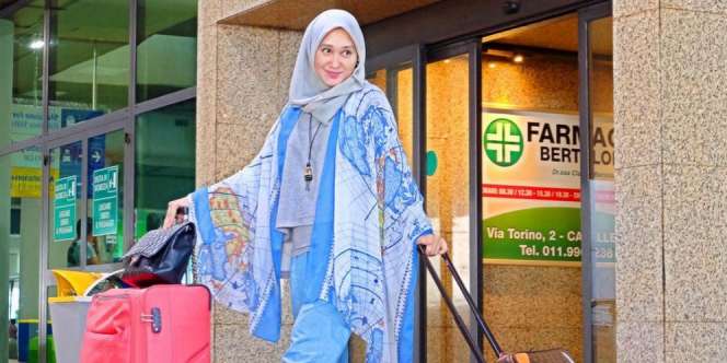 3 Airport Style dari Dian Pelangi yang Wajib Ditiru